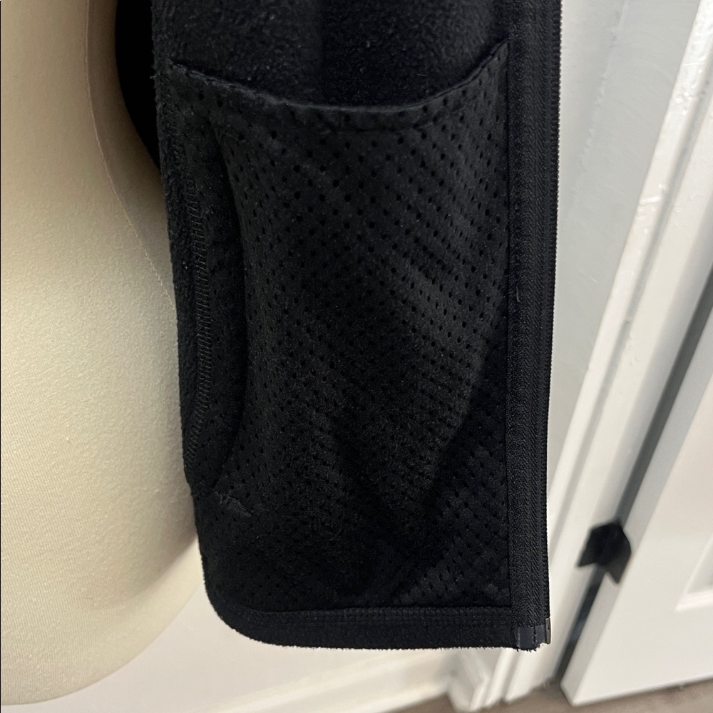 Black Patagonia Synchilla Vest - Picture 6 of 10